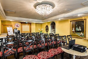 Meriton Old Town Garden Hotel