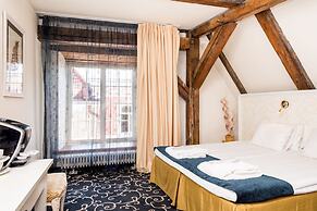 Meriton Old Town Garden Hotel