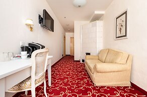 Meriton Old Town Garden Hotel