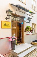 Meriton Old Town Garden Hotel