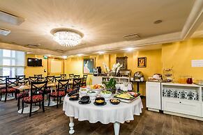 Meriton Old Town Garden Hotel