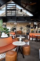 Caves Coastal Bar & Bungalows