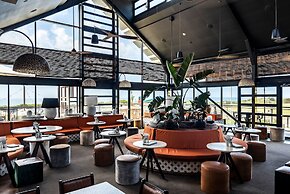 Caves Coastal Bar & Bungalows