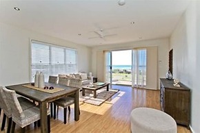 Caves Coastal Bar & Bungalows