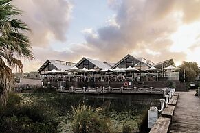 Caves Coastal Bar & Bungalows