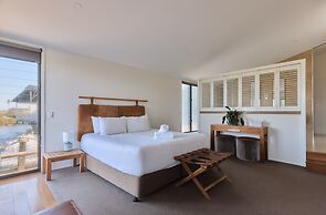 Caves Coastal Bar & Bungalows