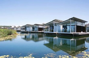 Caves Coastal Bar & Bungalows