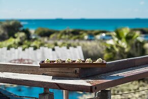 Caves Coastal Bar & Bungalows