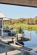 Caves Coastal Bar & Bungalows