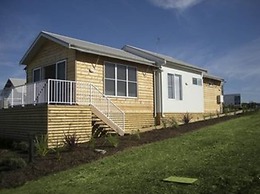 Caves Coastal Bar & Bungalows