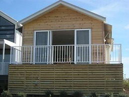 Caves Coastal Bar & Bungalows