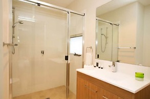 Caves Coastal Bar & Bungalows