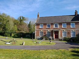 Rollestone Manor