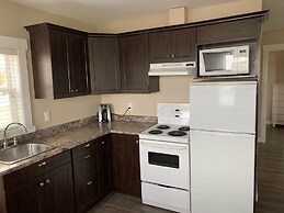 The Lionstone Inn Motel and Cottages