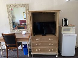 The Lionstone Inn Motel and Cottages