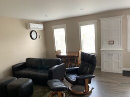 The Lionstone Inn Motel and Cottages