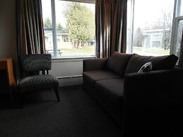 The Lionstone Inn Motel and Cottages