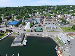 The Lionstone Inn Motel and Cottages