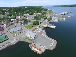 The Lionstone Inn Motel and Cottages