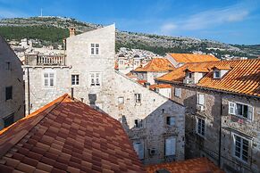 Celenga Apartments with free offsite parking