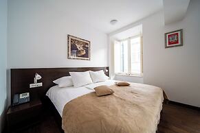 Celenga Apartments with free offsite parking