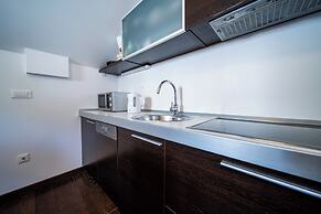 Celenga Apartments with free offsite parking