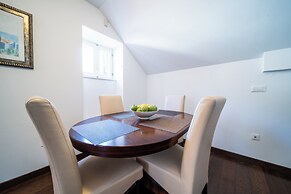 Celenga Apartments with free offsite parking