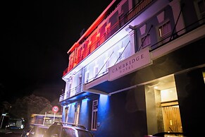 The Cambridge Hotel & Backpackers