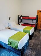 The Cambridge Hotel & Backpackers