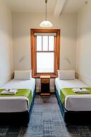 The Cambridge Hotel & Backpackers