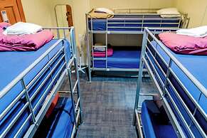 The Cambridge Hotel & Backpackers