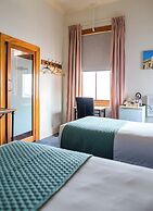 The Cambridge Hotel & Backpackers