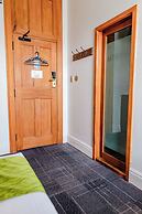 The Cambridge Hotel & Backpackers