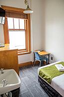 The Cambridge Hotel & Backpackers