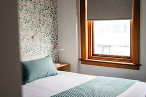 The Cambridge Hotel & Backpackers