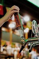 The Cambridge Hotel & Backpackers