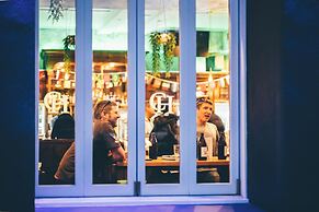 The Cambridge Hotel & Backpackers