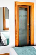 The Cambridge Hotel & Backpackers