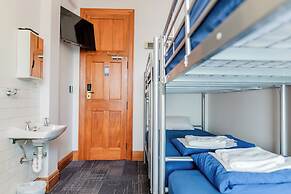 The Cambridge Hotel & Backpackers