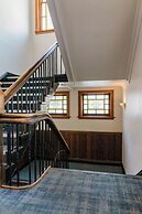 The Cambridge Hotel & Backpackers