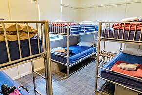 The Cambridge Hotel & Backpackers