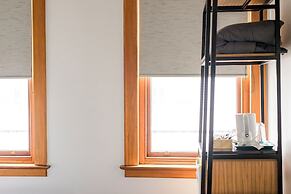 The Cambridge Hotel & Backpackers