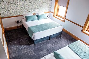 The Cambridge Hotel & Backpackers