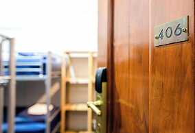 The Cambridge Hotel & Backpackers