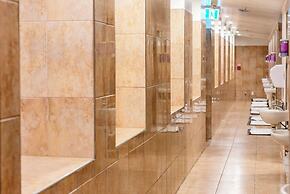 The Cambridge Hotel & Backpackers