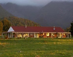 Misty Peaks Guesthouse