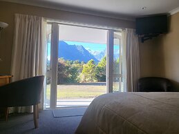 Misty Peaks Guesthouse