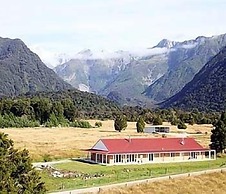 Misty Peaks Guesthouse