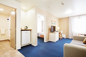 Ventura Inn & Suites Hamilton