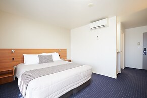 Ventura Inn & Suites Hamilton